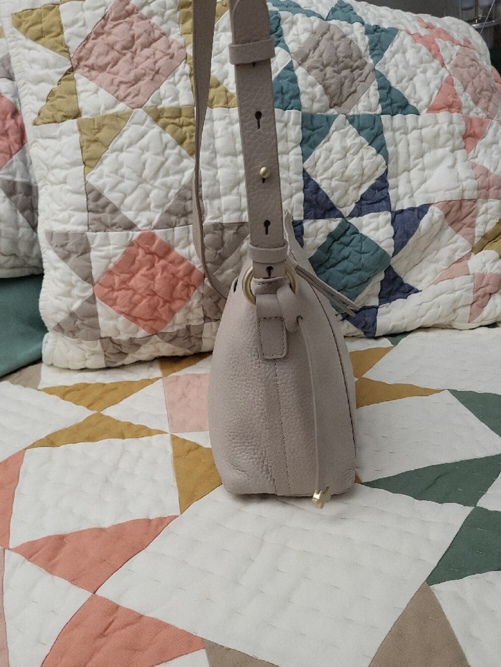 RADLEY LONDON Pebbled Leather Crossbody Bag in Dove Grey with Adjustable Strap - Picture 9 of 10